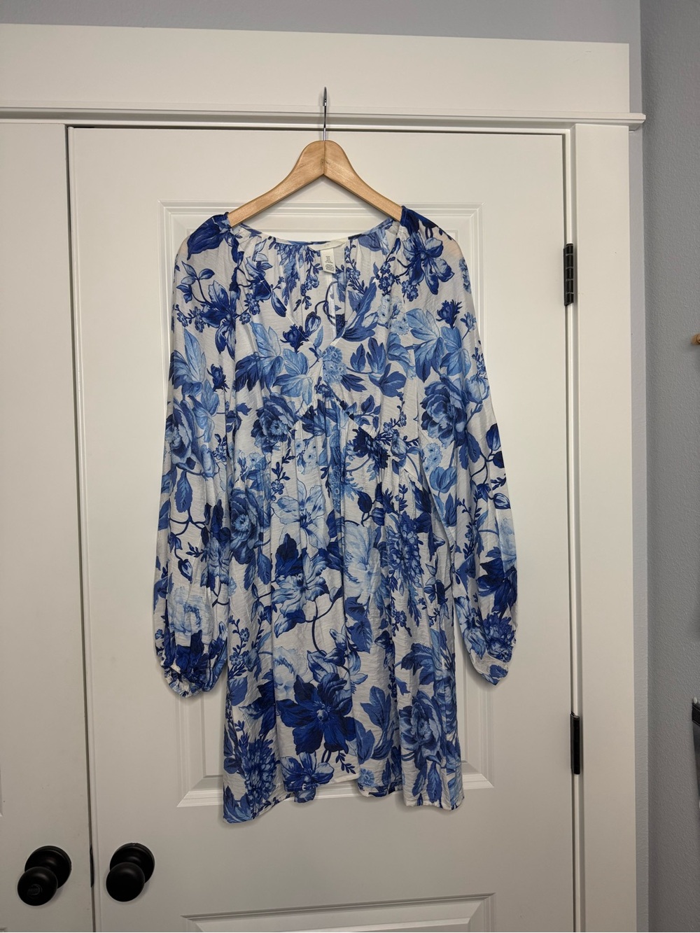 H&M Blue and White Floral Long-Sleeve Dress